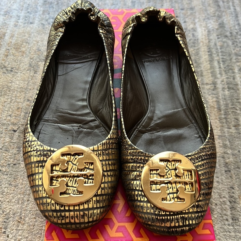 Tory Burch Gold/Bronze Reva Metallic Lizard Reva Ballet Flat- Metal Logo. Size 8